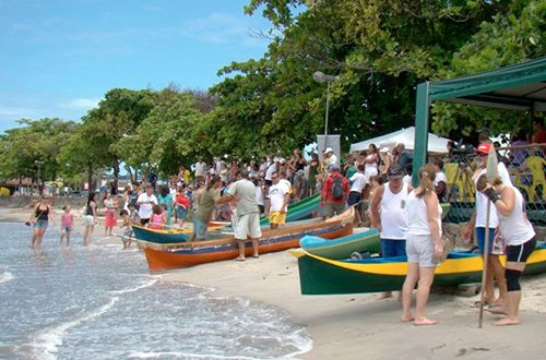 Corrida de canoas e shows para festejar aniversário do Tamar e da base de Ubatuba